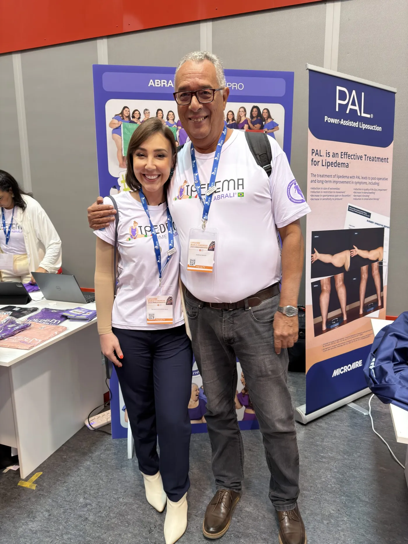 Equipe da ABRALIPRO no estande de congresso internacional de lipedema